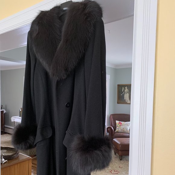 Long Black Coat w/ Fox Trim - Picture 3 of 6